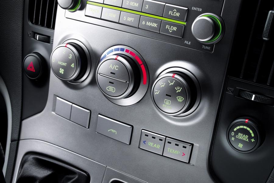  Hyundai H1 2008 года  (фото 16 из 39)
